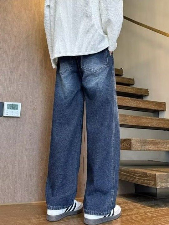 Essential Relaxed Fit Mid Rise Light Fade Jeans